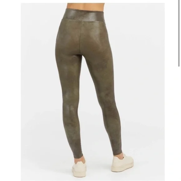 Spanx Olive Crocodile Embossed Faux Leather Legging Large
